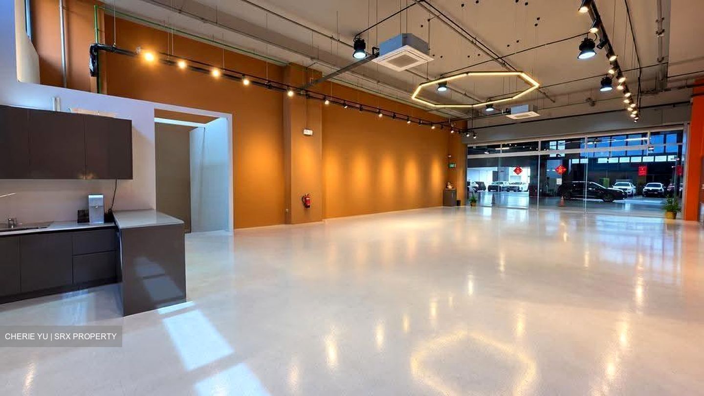 Carros Centre (D25), Factory #632380581